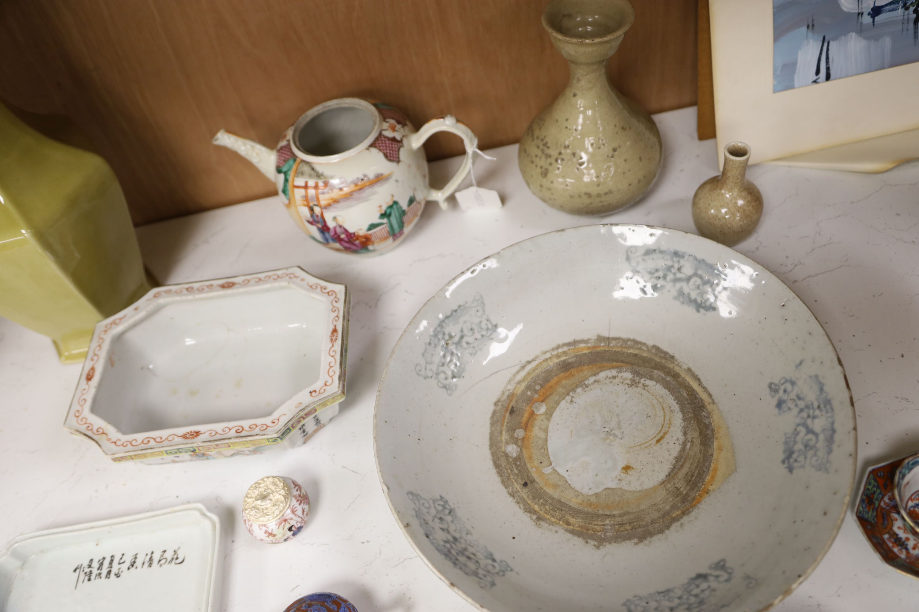 A quantity of mixed Chinese ceramics including a famille rose teapot, tallest 31cm